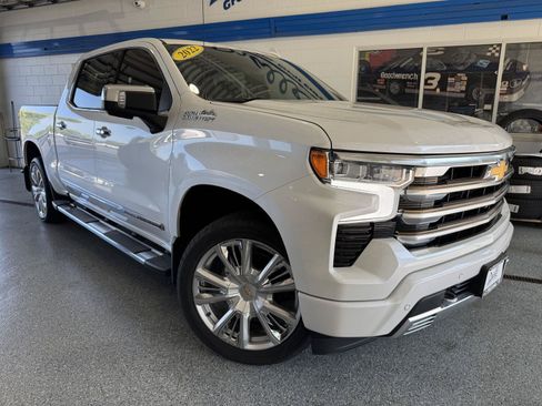 Used 2022 Chevrolet Silverado 1500 High Country w/ High Country Premium Package AWD/4WD image 2