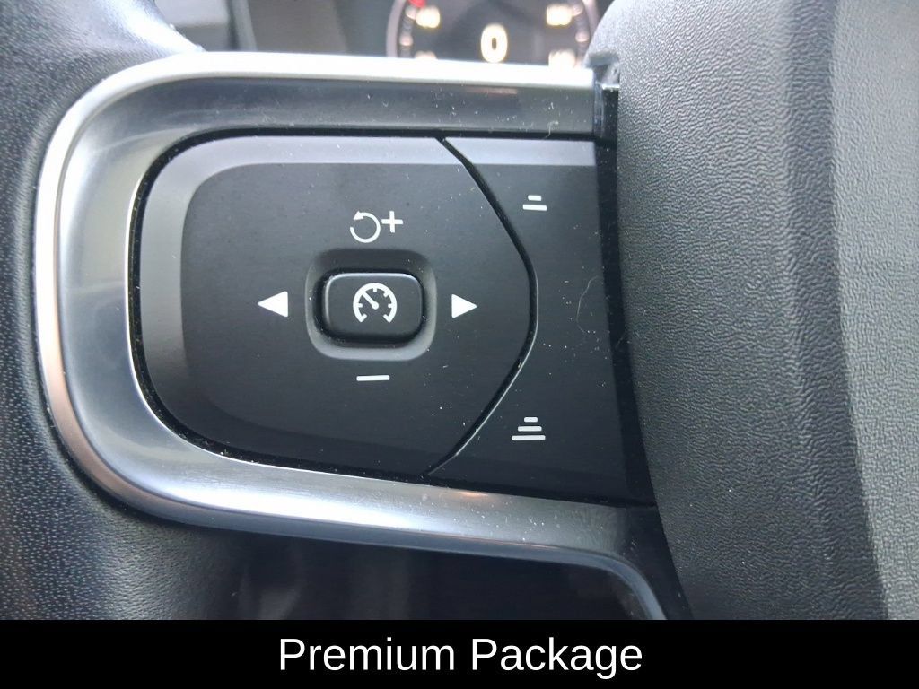 Used 2021 Volvo XC40 T5 Momentum w/ Protection Package Premier AWD/4WD image 16