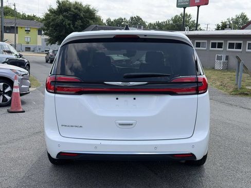 Certified 2024 Chrysler Pacifica Touring-L FWD image 21
