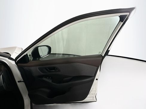 Used 2023 Nissan Rogue S FWD image 30