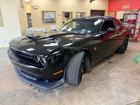 Used 2022 Dodge Challenger R/T Scat Pack w/ Dynamics Package RWD image 3