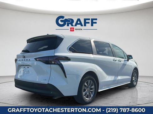 Used 2025 Toyota Sienna LE FWD image 7