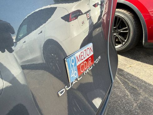 Used 2021 Tesla Model Y Long Range AWD/4WD image 32