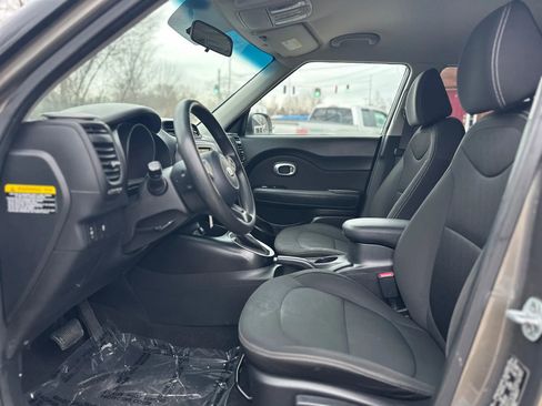 Used 2019 Kia Soul image 16