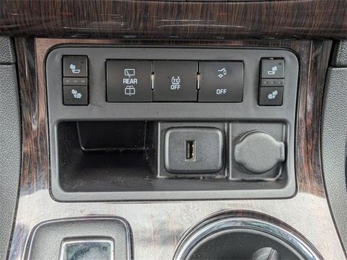 Used 2017 Chevrolet Traverse LT image 19