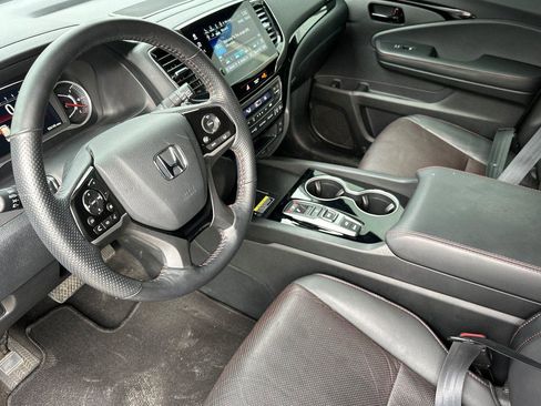 Used 2024 Honda Passport Black Edition image 10