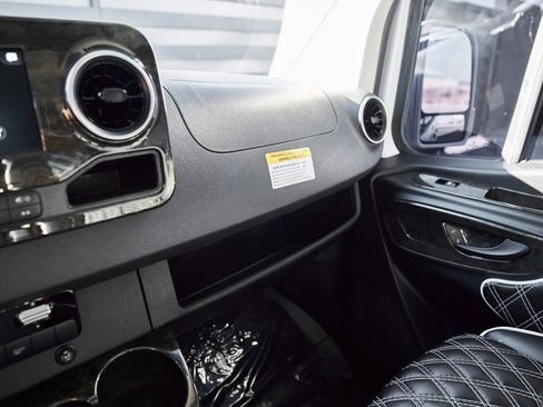 Used 2019 Mercedes-Benz Sprinter 144 image 72