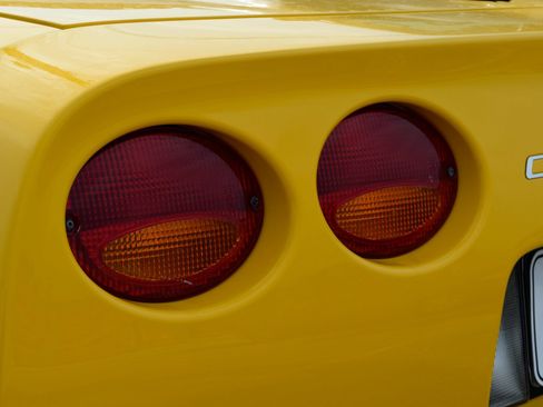 Used 2000 Chevrolet Corvette Convertible w/ Memory Pkg RWD image 15