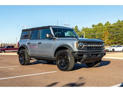 Used 2022 Ford Bronco Black Diamond image 32