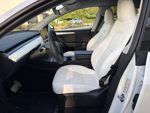 Used 2023 Tesla Model Y Performance AWD/4WD image 15