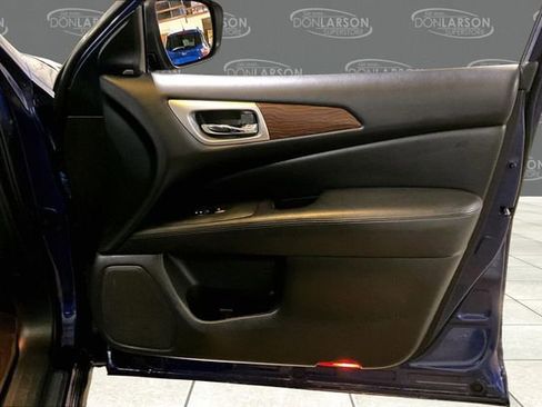 Used 2018 Nissan Pathfinder S image 12
