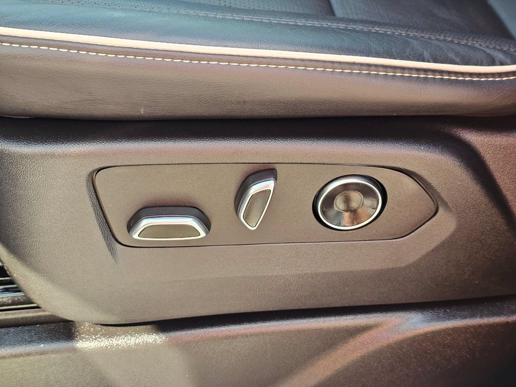 Used 2021 Cadillac Escalade Premium Luxury w/ Driver Assist Tech Package AWD/4WD image 26