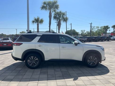 Used 2024 Nissan Pathfinder SV image 7