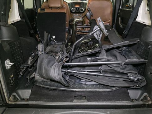 Used 2018 Jeep Wrangler Unlimited Rubicon w/ Dual Top Group image 12