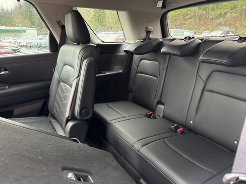 New 2025 Nissan Pathfinder Platinum image 17