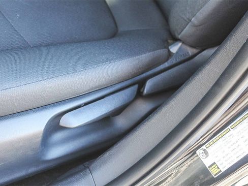 Used 2020 Toyota Corolla LE image 27