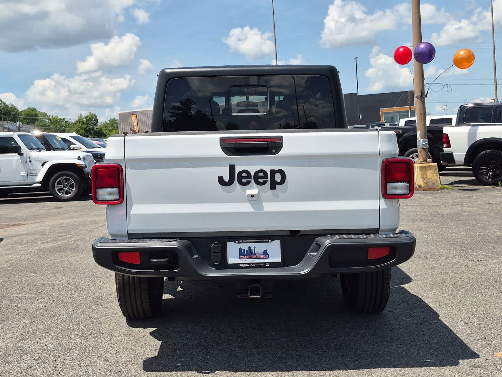 Used 2023 Jeep Gladiator Sport AWD/4WD image 7