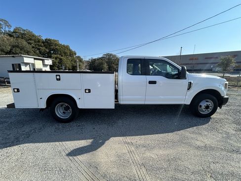Used 2019 Ford F350 XL image 4