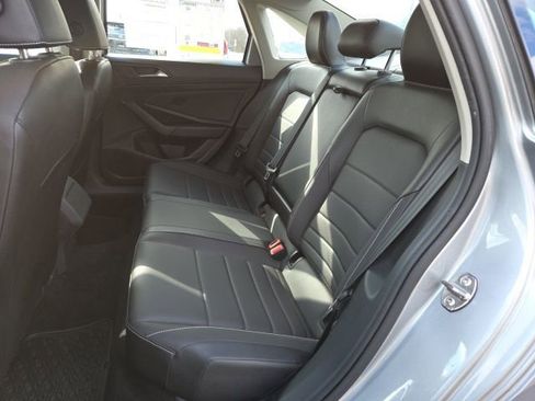 Used 2023 Volkswagen Jetta SE w/ Panoramic Sunroof Package image 11