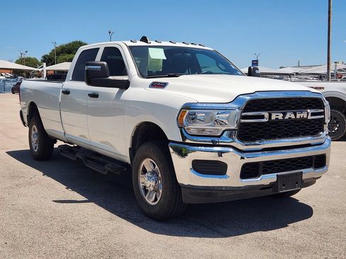 Used 2024 RAM 2500 Tradesman w/ Chrome Appearance Group AWD/4WD image 3