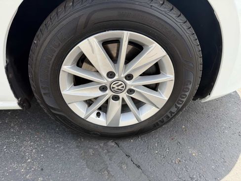 Used 2015 Volkswagen Golf S FWD image 21