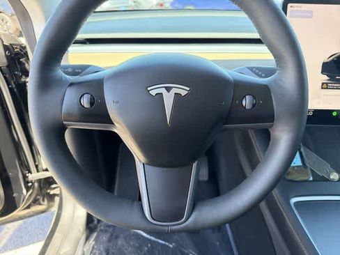 Used 2023 Tesla Model Y Long Range image 19