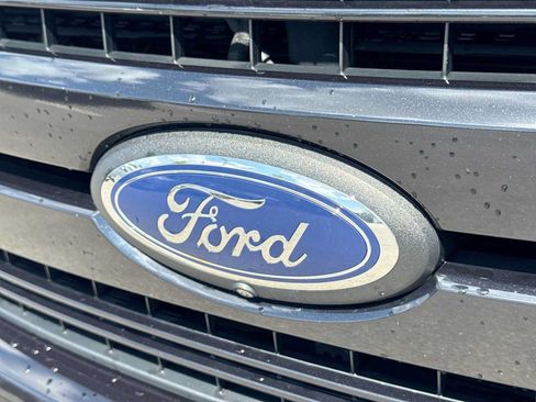 Used 2019 Ford F150 Lariat w/ Equipment Group 502A Luxury AWD/4WD image 11