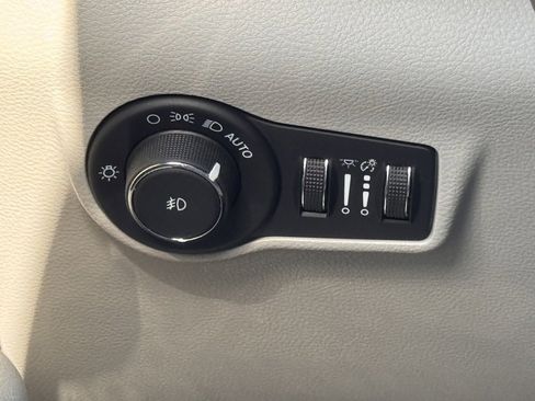 Used 2022 Jeep Compass Limited w/ Mopar Graphics Package image 24