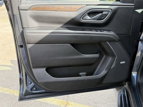 Used 2021 Chevrolet Suburban Premier w/ Premium Package image 10