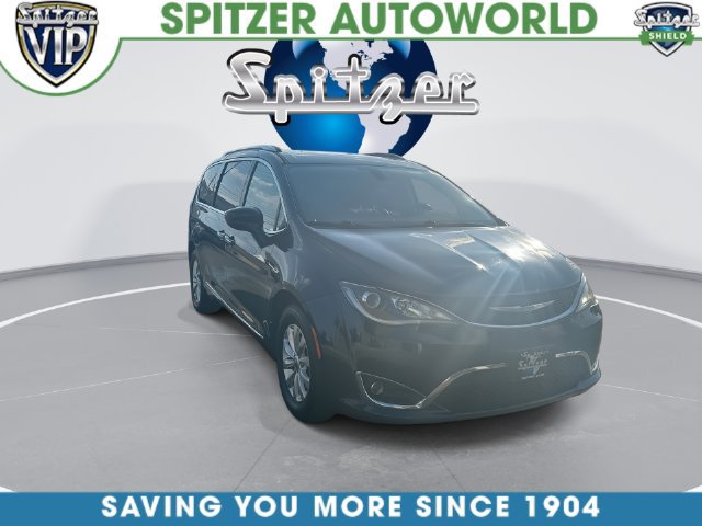 Used 2018 Chrysler Pacifica Touring-L FWD image 3