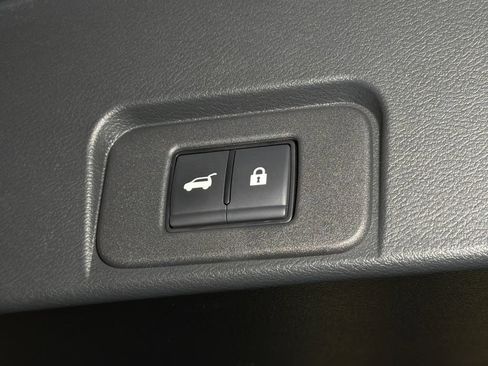 Used 2025 Nissan Rogue SV AWD/4WD image 7