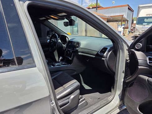 Used 2020 Jeep Grand Cherokee Altitude RWD image 19
