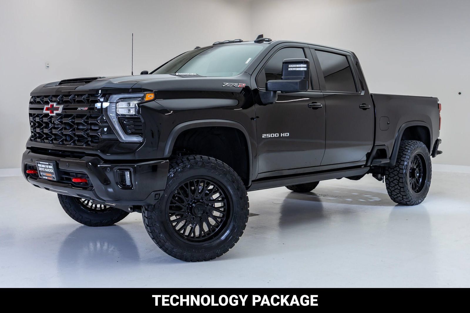 Used 2025 Chevrolet Silverado 2500 ZR2 w/ Technology Package AWD/4WD image 5