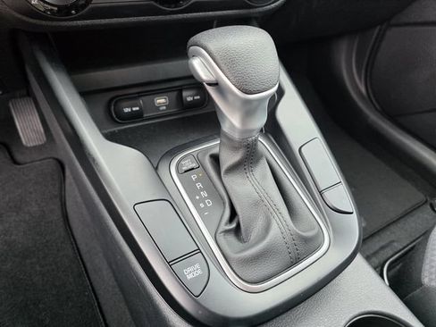 Certified 2025 Kia Soul LX w/ LX Technology Package FWD image 23