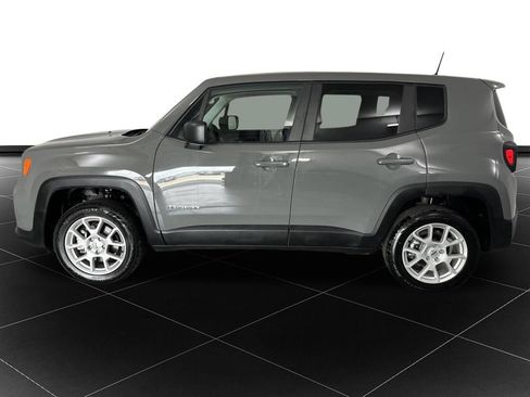 Used 2023 Jeep Renegade Latitude AWD/4WD image 2