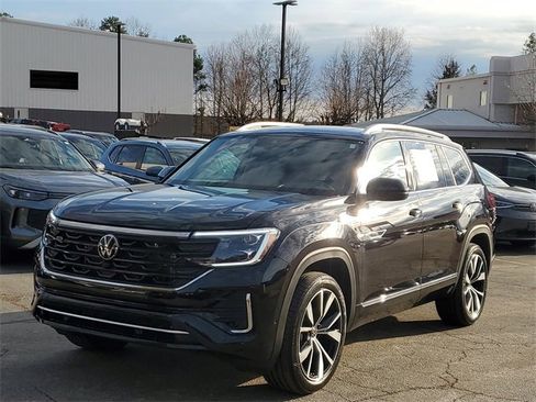 Certified 2025 Volkswagen Atlas SEL Premium R-Line image 31