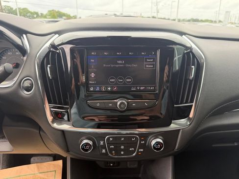 Used 2023 Chevrolet Traverse LT FWD image 15
