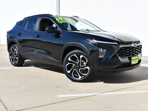 Used 2024 Chevrolet Trax RS w/ Driver Confidence Package image 2