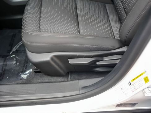Used 2026 Chevrolet Equinox LT FWD image 12