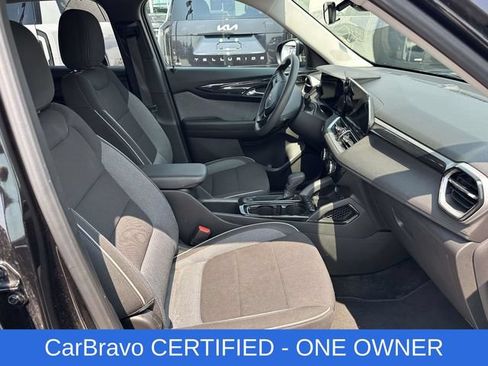 Used 2025 Chevrolet TrailBlazer LT AWD/4WD image 2