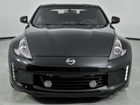 Used 2020 Nissan 370Z w/ Sport Package image 5