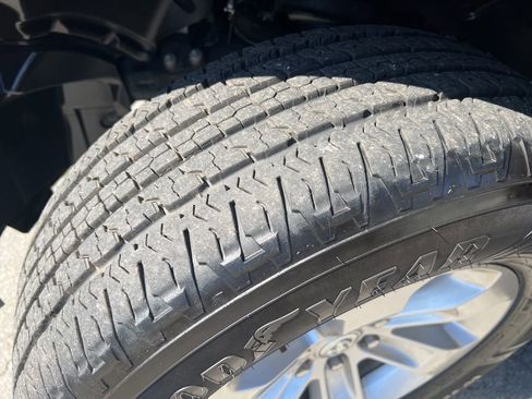 Used 2024 RAM 1500 Laramie image 12