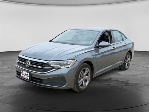 Used 2024 Volkswagen Jetta SE FWD image 4