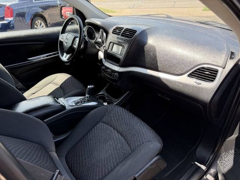 Used 2018 Dodge Journey SE w/ Connectivity Group FWD image 7