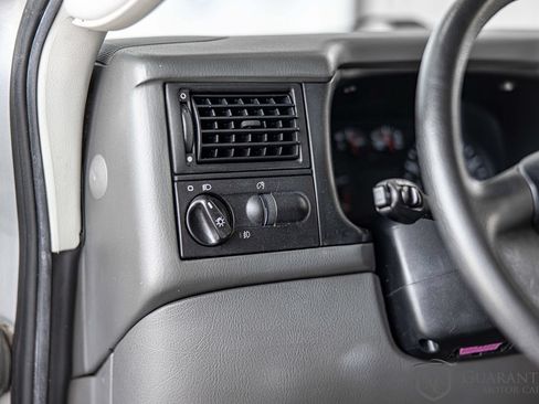 Used 2001 Volkswagen Eurovan FWD image 18