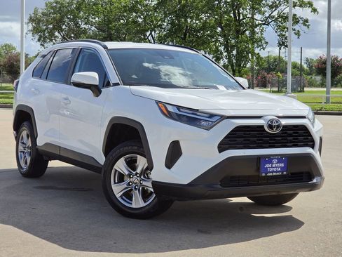 Used 2025 Toyota RAV4 XLE FWD image 2