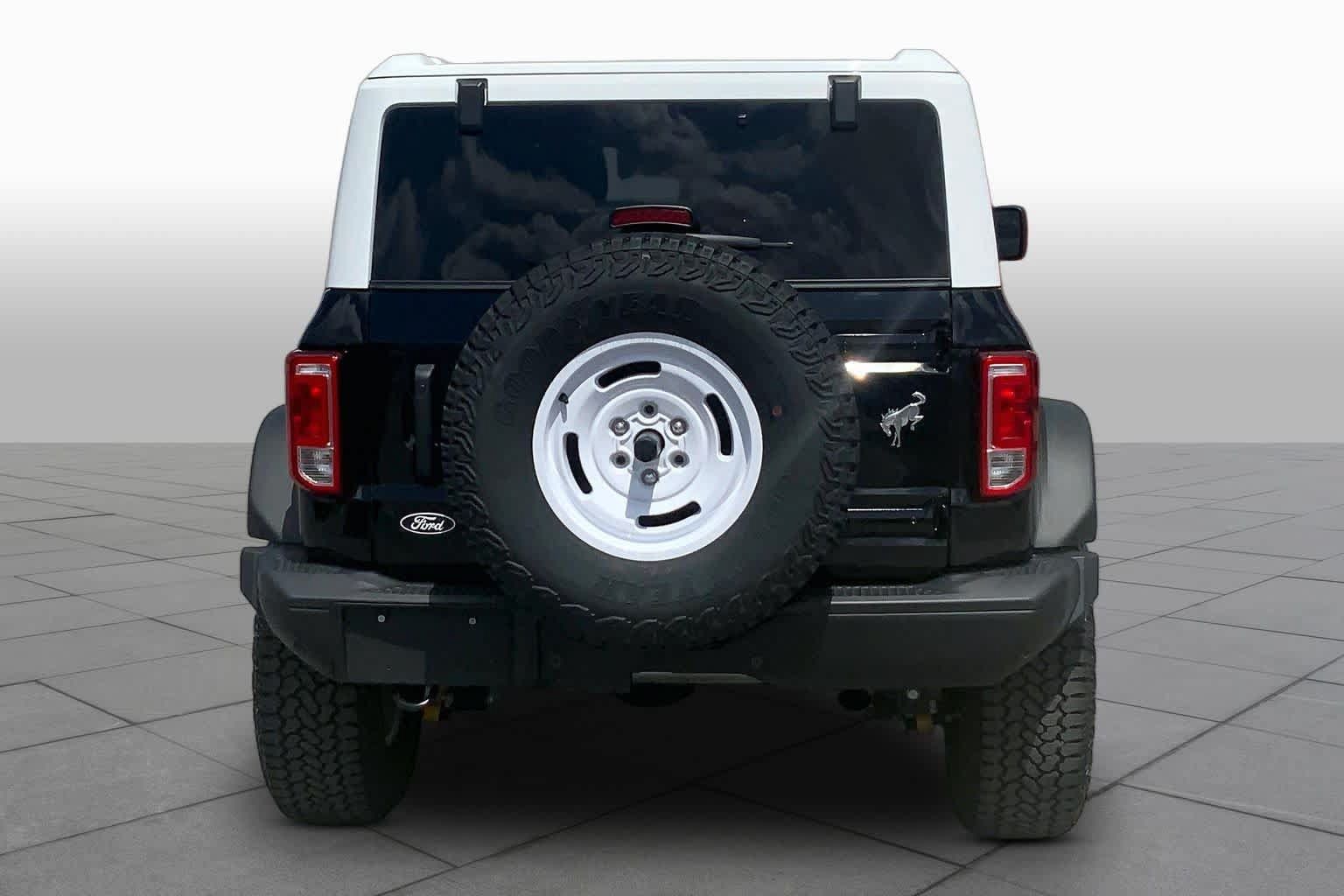 Certified 2026 Ford Bronco Heritage Edition AWD/4WD image 5
