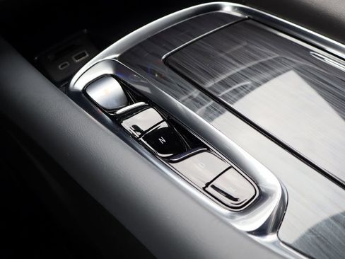 Used 2023 Buick Enclave Essence w/ Sport Touring Edition image 16