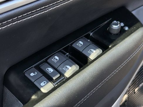 Used 2024 Jeep Wagoneer Series III w/ Premium Group I AWD/4WD image 8
