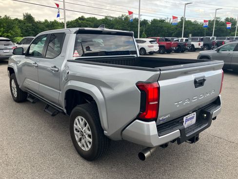 Used 2024 Toyota Tacoma SR5 AWD/4WD image 5
